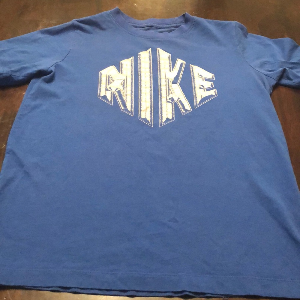 Nike tshirt ( I have 2 of them) this is listing 1
